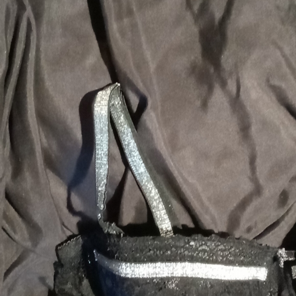 A black and silver bra - Picture 2 of 5
